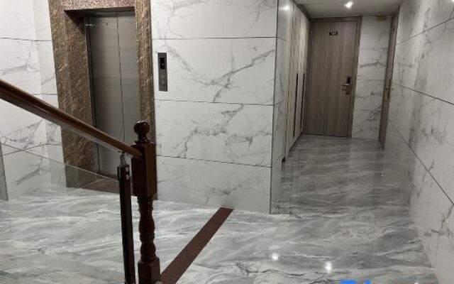 Gaozhou Yayuan Theme Apartment (Xiantai Avenue)