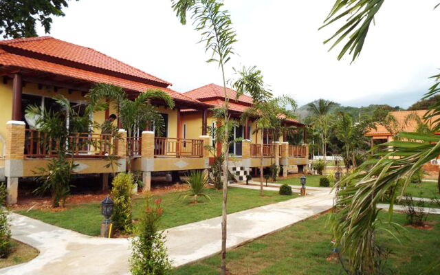 Lanta Riviera Villa Resort