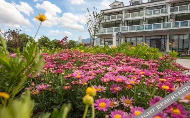 Yinhua Lake View Garden Hotel