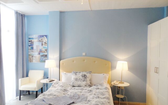 Seafront Studios & Apartments