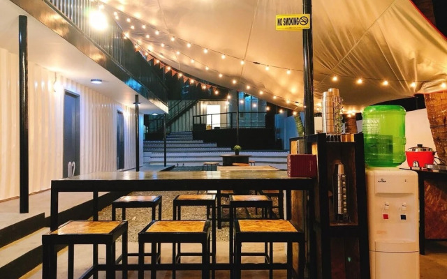 Pig Dive Hostel