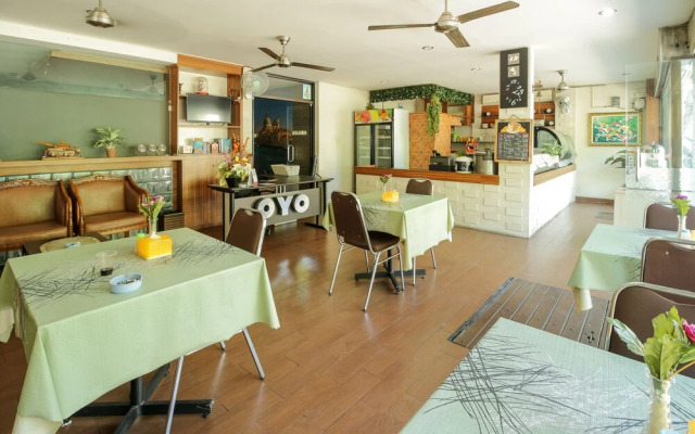 OYO 734 Tuban Torres Accomodation