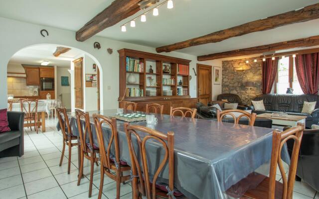 Spacious Holiday Home in Humain with Garden