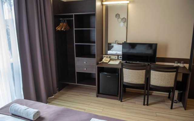 CE Plaza Hotel