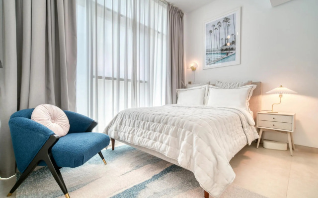 Banyan Tree - 210- DM