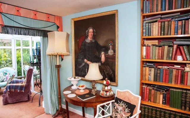 Dorrington Court