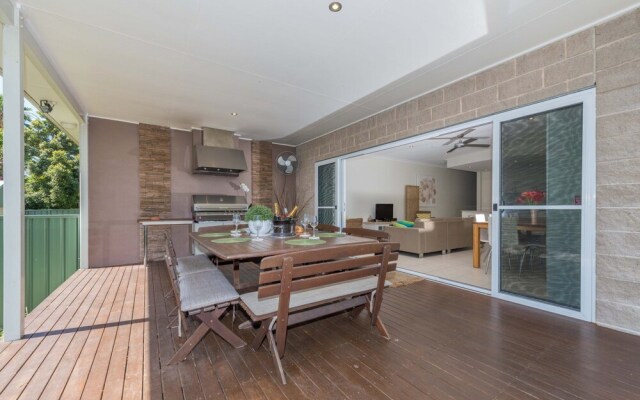 Boulder Bay Rd 28a - Fingal Bay