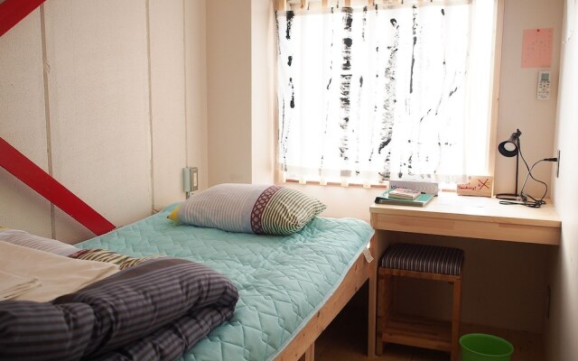 Cocoroom Guesthouse Cafe and Garden - Hostel