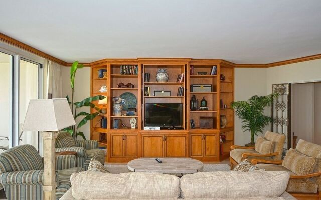 The Gem - 3 Br condo by RedAwning