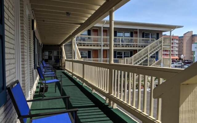 Crystal Sands Motel