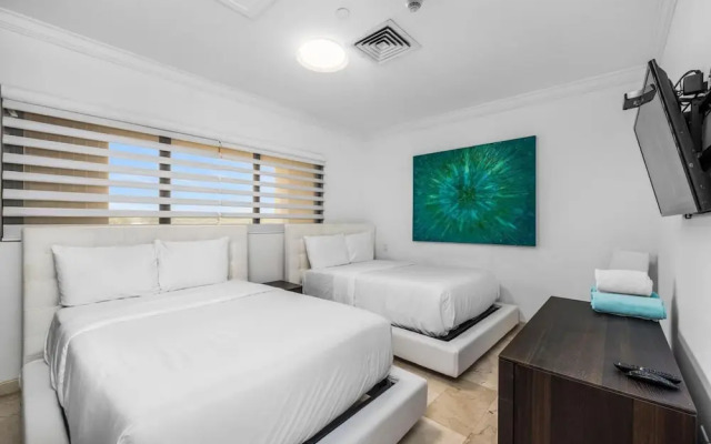 2BR 2BA Condo GYM Pool BBQ