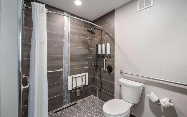 Clarion Pointe Marshall