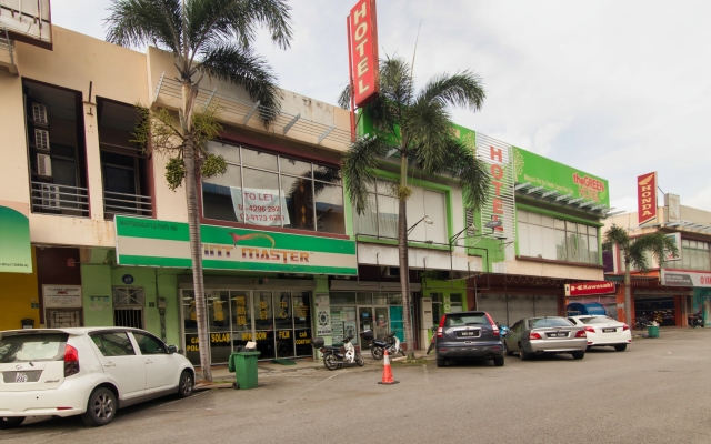 OYO 479 The Green Hotel