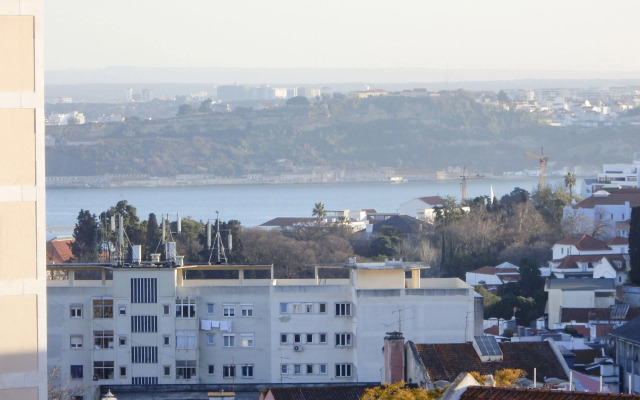 LV Premier Amoreiras AM3 Modern Space AC Lift