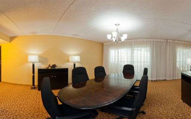 Holiday Inn Evansville Airport