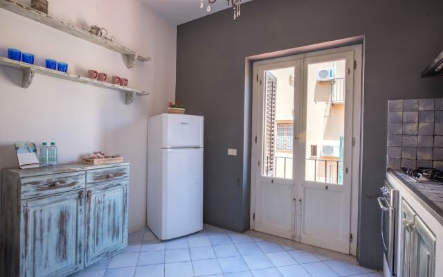Terrazza e stile sui tetti della Kalsa