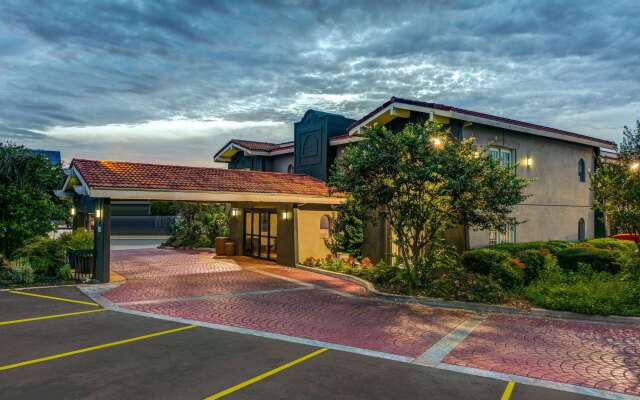 Baymont by Wyndham Austin University Area