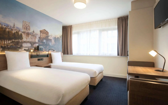 Rotterdam Teleport Hotel