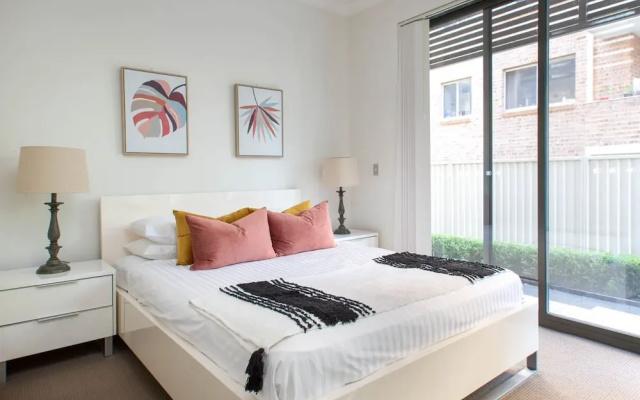 Spacious Two-bedroom Apartment Near Hospital – Guest Rooms – Sydney