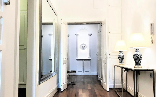 MONDRIAN Luxury Suites & Apartments Market Square IV