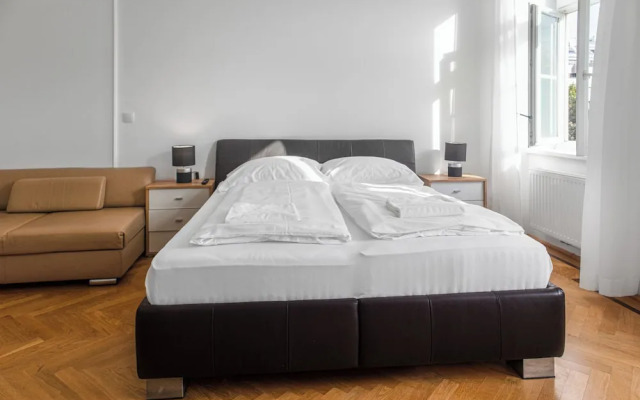 Perfect 7BR Stay Near Hauptbahnhof