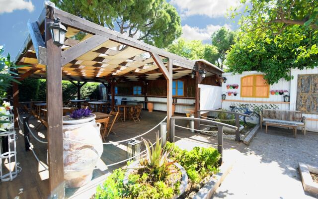 Rhodes Premium Suite, Luxury with Private Hot Tub - Adults Only