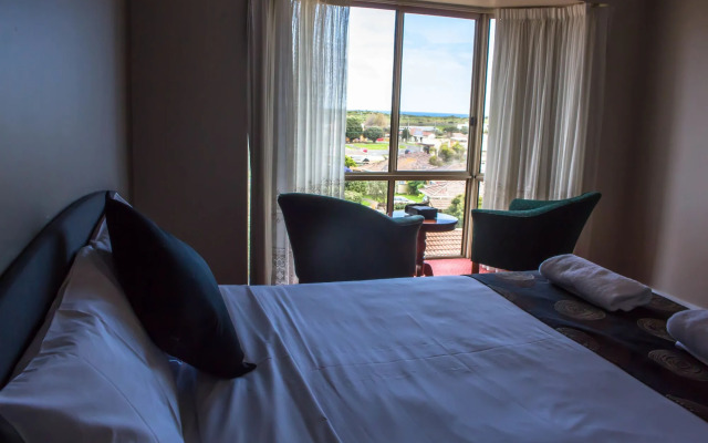 Blue Whale Motor Inn & Apartments