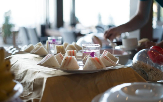 Tonsai Bay Resort
