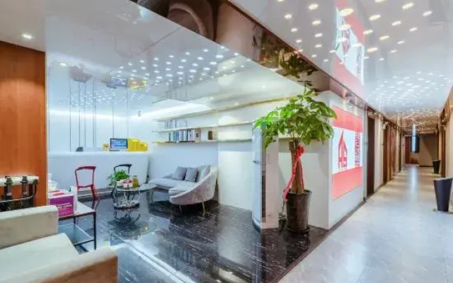 Fall in love with E-sports Hotel