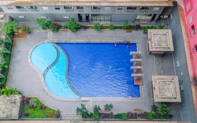 Relaxing 2BR at Green Pramuka Apartment