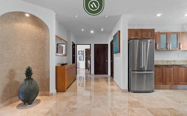 Stunning 2 BR Condo - Oceanview Terrace - Downtown