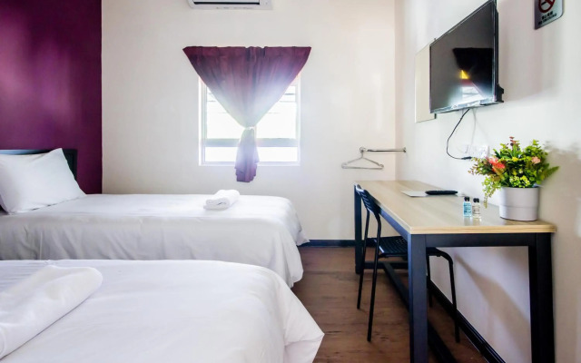 Explore 5BR Gardenhouse Retreats (Free Parking)