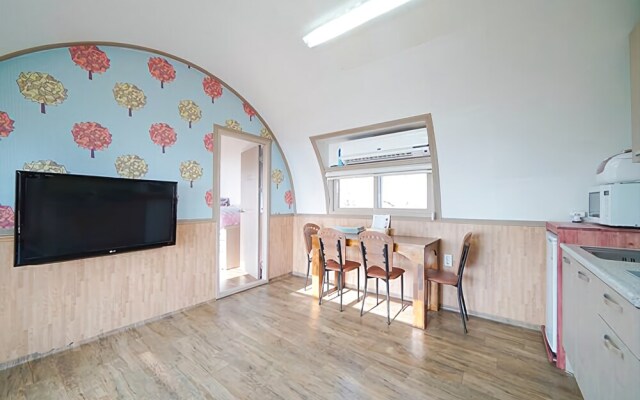 Yeosu Tirol Pension