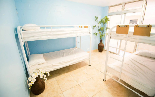 Waikiki Beachside Hostel