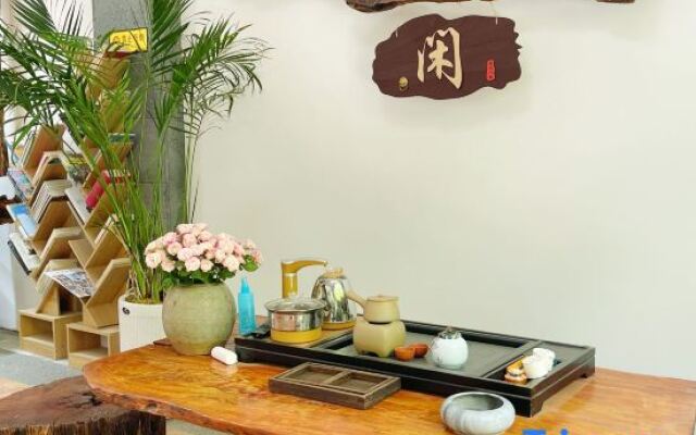 Yilongge Homestay (Dali Erhai Caicun Longkan Wharf Branch)