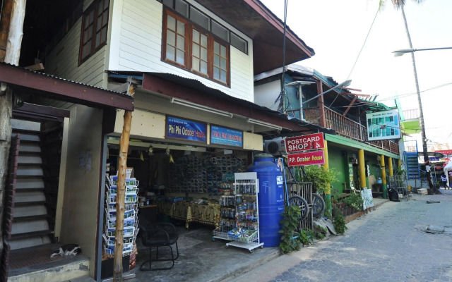 Phi Phi October House