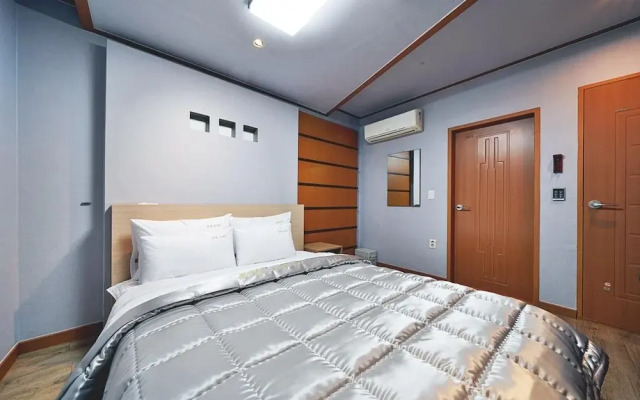 Tongyeong Omad Hotel