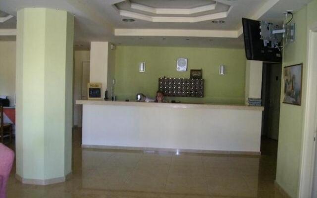 Tzevenos Hotel Apts