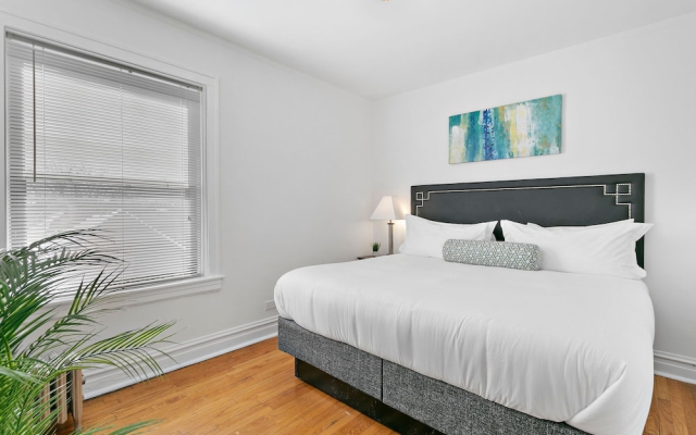 Home w 1BR Kitchen&Wi-Fi near Larchmont