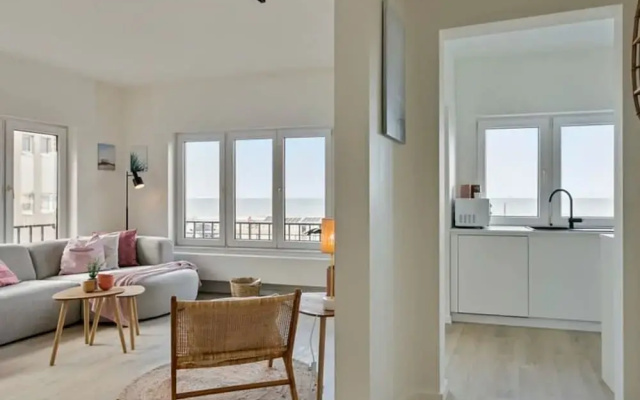Stylishly Refurbished Apartment With sea View