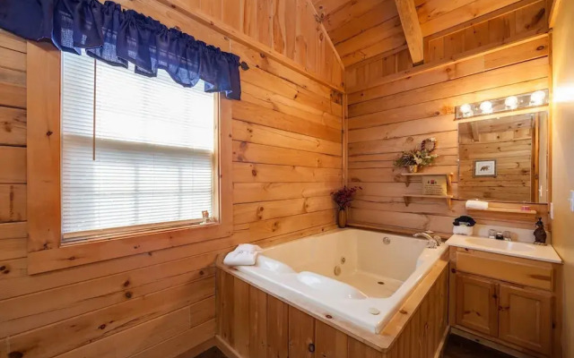 Sleepin' Inn 2 Bedroom Cabin by RedAwning