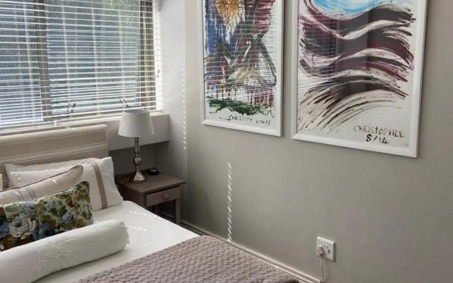 Modern, centrally located Dorp street Apartment