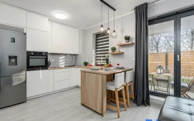 Lumina 3-room apartment near the train station