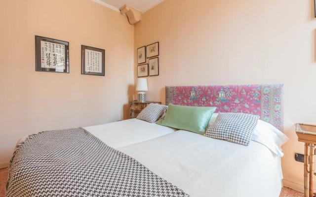 Stylish Renovated Apartment In The Heart Of The City