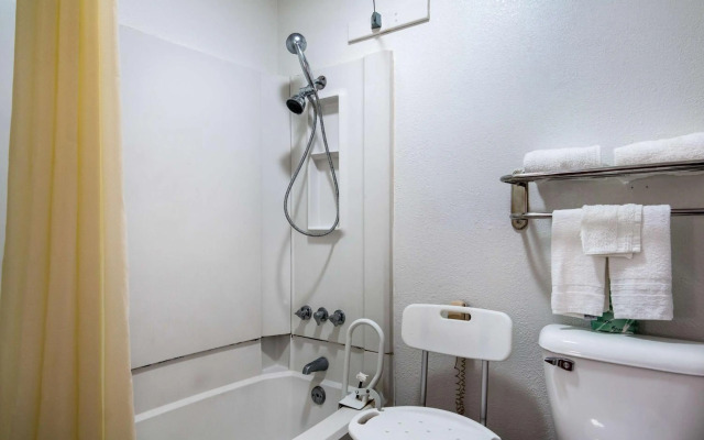 Motel 6 Marshall, TX