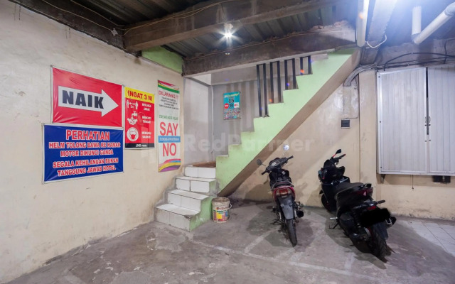 Super OYO 1868 J&b Room Pramuka