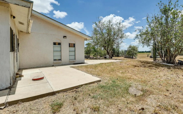 Screened Porch: Remote Harlingen House!