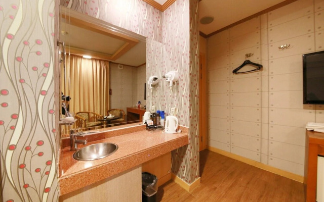 Jes Hot Spring Hotel