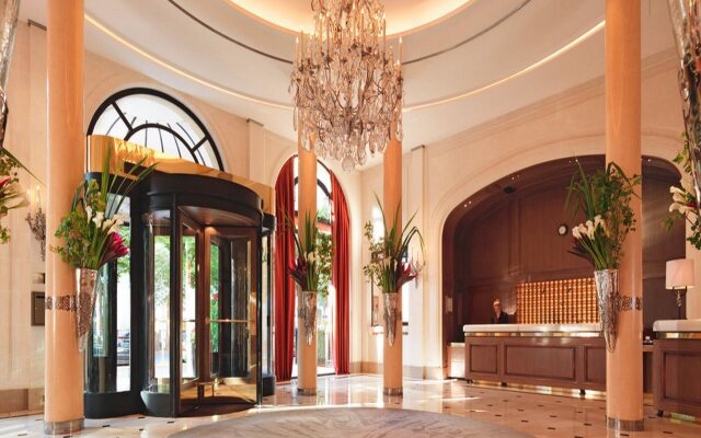 Hotel Plaza Athenee