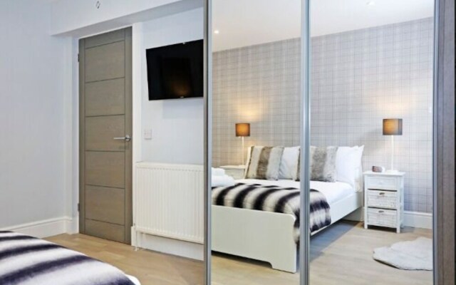 Modern, Stylish Apt. in Excellent Central Location